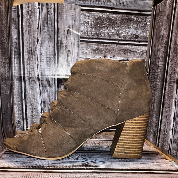 Metaphor woman’s Chelsea ankle  boots - Picture 8 of 16